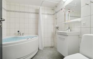 A bathroom at Lovely Apartment In Allinge With Wifi