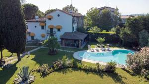 an aerial view of a house with a swimming pool at Apartment Villa Kennedy - Bob in Sirmione