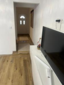 Televisyen dan/atau pusat hiburan di Ferienhaus im Schwarzwald +16 gambar