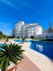 Bazén v ubytování JP dream house apartments in Puerto Banus nebo v jeho okolí