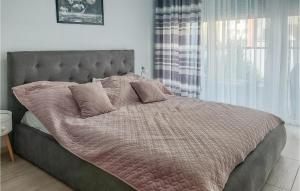 Ένα ή περισσότερα κρεβάτια σε δωμάτιο στο 1 Bedroom Lovely Apartment In Kolobrzeg