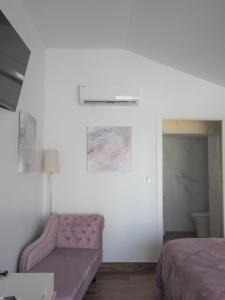 Postel nebo postele na pokoji v ubytování Sandra Rooms