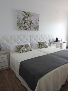 Postel nebo postele na pokoji v ubytování Sandra Rooms