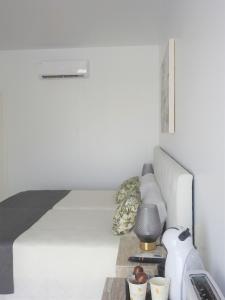 Postel nebo postele na pokoji v ubytování Sandra Rooms