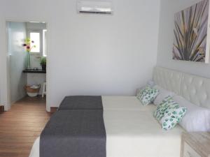 Postel nebo postele na pokoji v ubytování Sandra Rooms