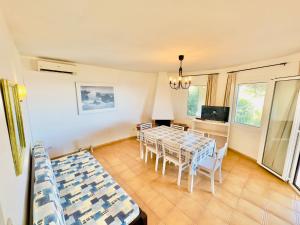 Postel nebo postele na pokoji v ubytování Trill Las Brisas A, 4-6 pax + 13 fotografií