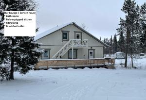 Aurora River Camp Glass igloos & cabins v zimě