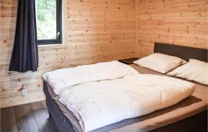 Postel nebo postele na pokoji v ubytování Cozy Home In Treungen With Wifi