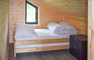Postel nebo postele na pokoji v ubytování Cozy Home In Treungen With Wifi