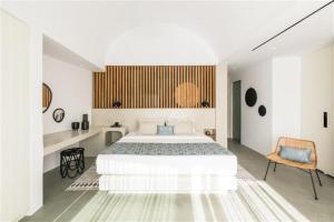 Кровать или кровати в номере Santo Pure Oia Suites & Villas