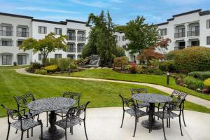 Κήπος έξω από το DoubleTree Suites by Hilton Mount Laurel