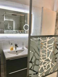 Ένα μπάνιο στο T2 Vallombrosa Terrasse Parking +13 φωτογραφίες