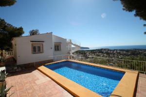 Bazén v ubytování Bellevue - sea view holiday home with private pool in Benissa nebo v jeho okolí