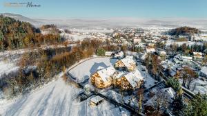 an aerial view of a town in the snow at Wonder Home - Apartamenty w przyziemiu - cicha okolica in Karpacz