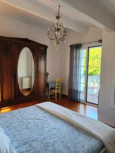 a bedroom with a bed with a mirror and a chandelier at Coqueto Apartamento en Hendaya in Hendaye
