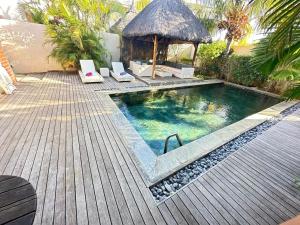 Πισίνα στο ή κοντά στο Charming Intimate Villa +13 φωτογραφίες