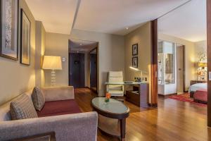 曼谷阿索克希尔顿酒店 - Hilton Bangkok Grande Asoke客房内的一张或多张床位