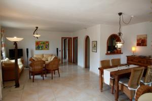 モライラにあるChrisuli - well furnished villa with panoramic views in Morairaのギャラリーの写真