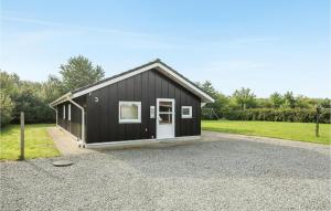 Budova, kde se prázdninový dům nachází + 13 fotografií