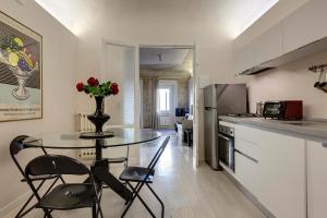Η κουζίνα ή μικρή κουζίνα στο Orto Apartment by Mamo Florence