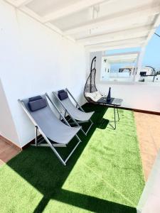 Część wypoczynkowa w obiekcie Gran terraza 1 minuto de las piscinas naturales