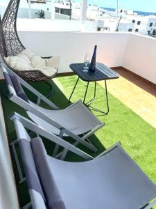 Zdjęcie z galerii obiektu Gran terraza 1 minuto de las piscinas naturales w mieście Punta de Mujeres