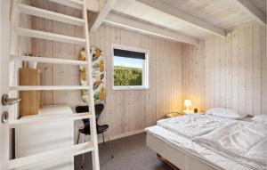 Voodi või voodid majutusasutuse Cozy Home In Otterup With Kitchen toas