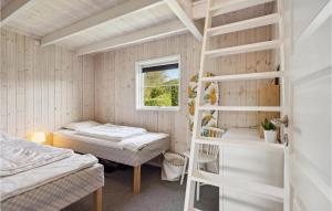 Voodi või voodid majutusasutuse Cozy Home In Otterup With Kitchen toas