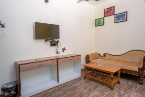 TV a/nebo společenská místnost v ubytování Hotel Misty INN