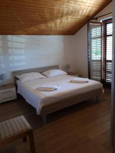 Posteľ alebo postele v izbe v ubytovaní Apartments Ivo