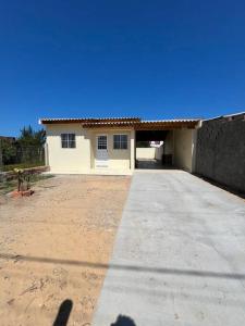 a person standing in front of a house at casa nova em imbé in Imbé