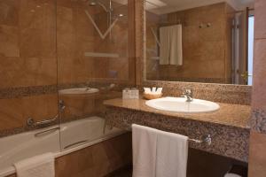 Koupelna v ubytování VIK Hotel San Antonio