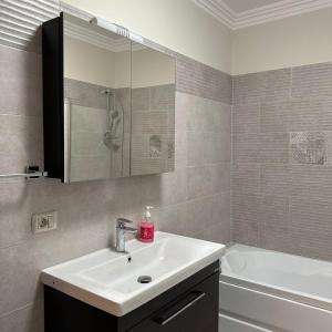 Ένα μπάνιο στο FIALE Residence +82 φωτογραφίες