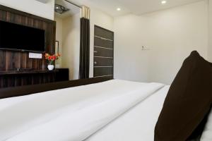 Postel nebo postele na pokoji v ubytování Super Hotel O Chhatrapati Nagar