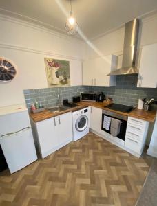 a kitchen with white appliances and a wooden floor at Urban Heights - Professionals, Contractors, Long Stays, 2Bed, Sleeps 4, Central Location, in Bournemouth