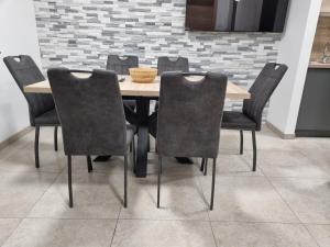 Ruang duduk di Apartma Termal Čatež - nastanitev z vključenimi 6-imi kopalnimi kartami - 6 tickets included