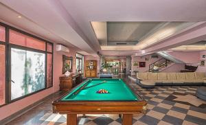 Biliár nebo kulečník v ubytování Hotel Mariotti