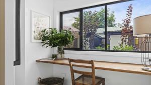Φωτογραφία από το άλμπουμ του Beautifully Renovated Period Property Walking Distance To Cbd σε Carrington