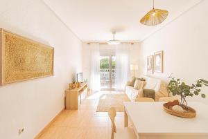a living room with a couch and a table at El Paraiso - Planta baja en Urbanización Ipanema III La Manga del Mar Menor kilómetro2 - Mediterráneo in La Manga del Mar Menor