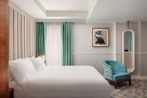 Cama ou camas em um quarto em NYX Hotel Dublin Christchurch