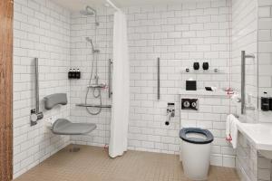 Um banheiro em NYX Hotel Dublin Christchurch