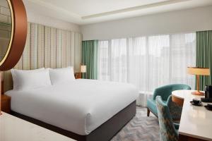 Cama ou camas em um quarto em NYX Hotel Dublin Christchurch
