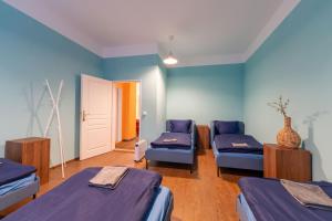 Postel nebo postele na pokoji v ubytování Stellar Female Hostel