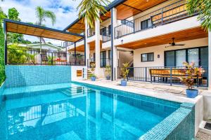 an image of a swimming pool in a house at Muna Tamarindo in Tamarindo