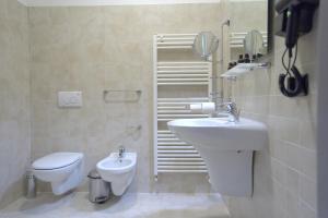 Koupelna v ubytování Hotel Royal