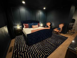 Ένα ή περισσότερα κρεβάτια σε δωμάτιο στο Modern Condo in the Vibrant NuLu District