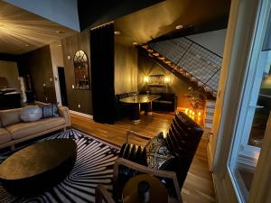 Χώρος καθιστικού στο Modern Condo in the Vibrant NuLu District