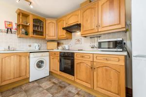 Η κουζίνα ή μικρή κουζίνα στο Gamekeepers Cottage +20 φωτογραφίες