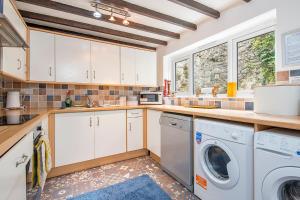 Køkken eller tekøkken på Amroth Cottage + 32 billeder