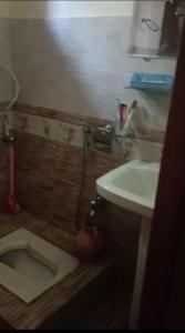 Koupelna v ubytování House First floor Fully Furnished